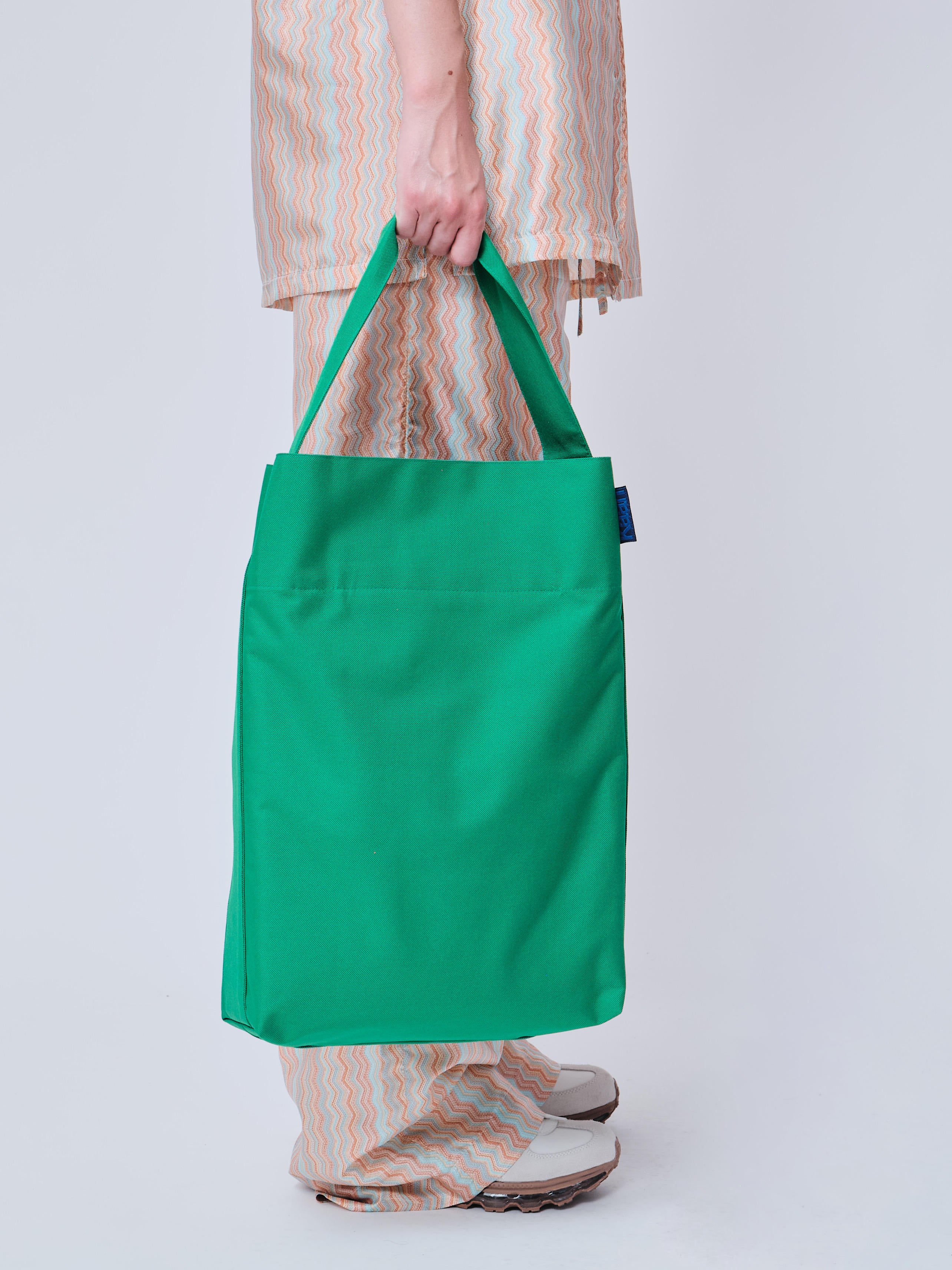 Bucket Tote in Kelly Green